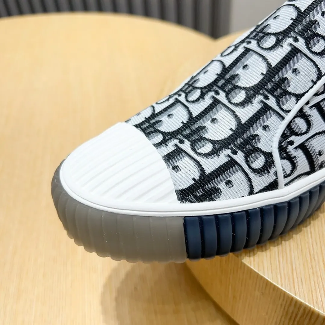 Men's men's shoes💰P400💰[DIOR] Dior's new slip-on shoes🆕Exclusive hot-selling items in stock✨Very comfortable on the feet, fine workmanship Material: Original fabric➕High-quality sheepskin lining + original wear-resistant outsole👍🏻Features: High-end and comfortable, purely handmade to create the perfect shoe that suits you best. Number of yards: 38–45
